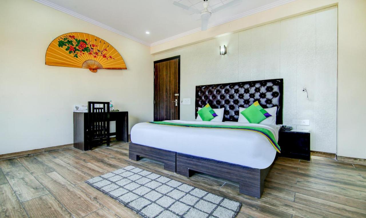 Treebo Trend Blooms Premium Hotel Gurgaon Zewnętrze zdjęcie