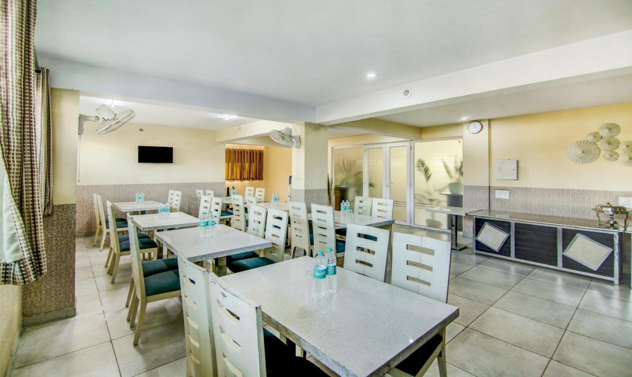 Treebo Trend Blooms Premium Hotel Gurgaon Zewnętrze zdjęcie