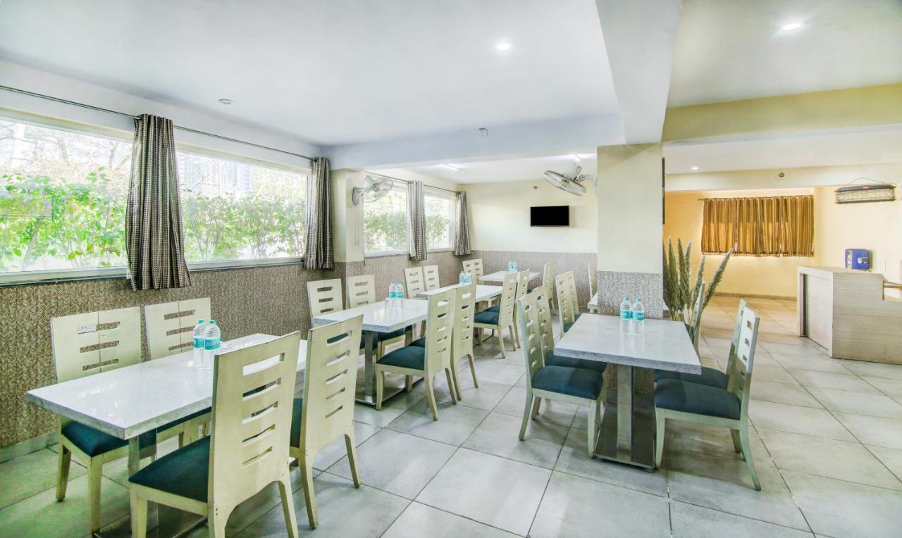 Treebo Trend Blooms Premium Hotel Gurgaon Zewnętrze zdjęcie