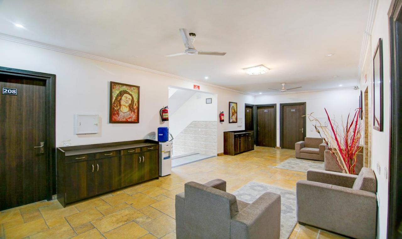 Treebo Trend Blooms Premium Hotel Gurgaon Zewnętrze zdjęcie