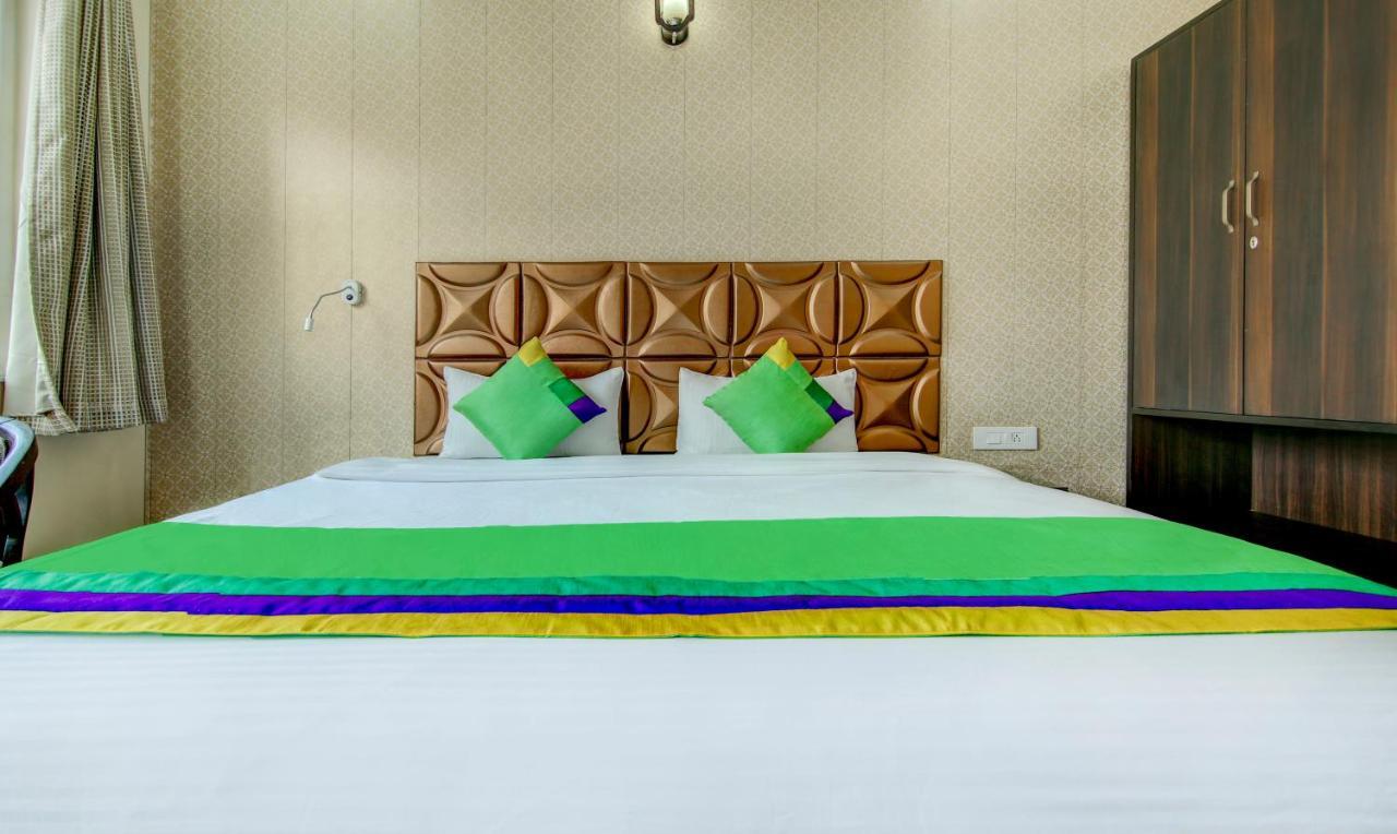 Treebo Trend Blooms Premium Hotel Gurgaon Zewnętrze zdjęcie