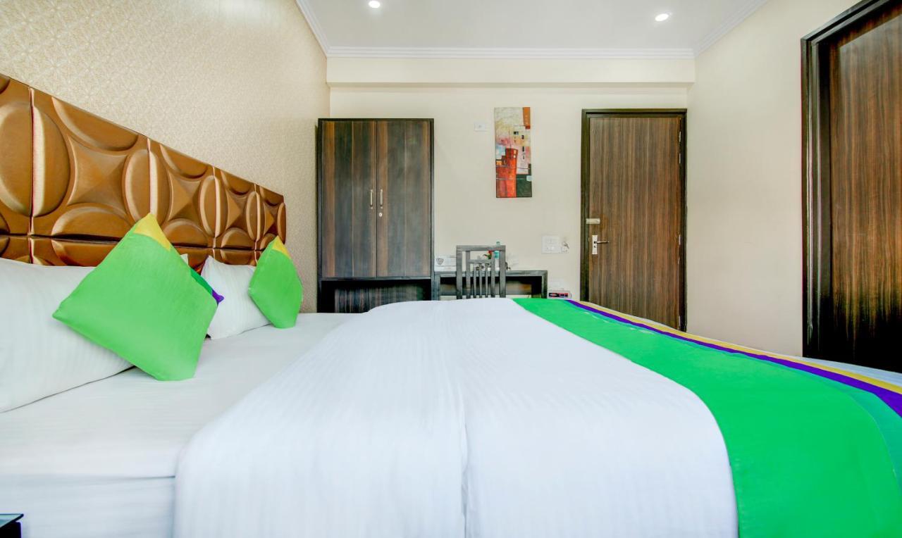 Treebo Trend Blooms Premium Hotel Gurgaon Zewnętrze zdjęcie