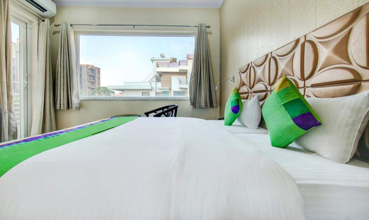 Treebo Trend Blooms Premium Hotel Gurgaon Zewnętrze zdjęcie